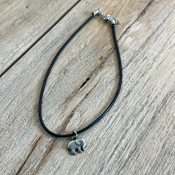 Ivory Ella Elephant Black Necklace Choker Silver Pendant Rare Boho Y2K Vintage - Picture 1 of 5